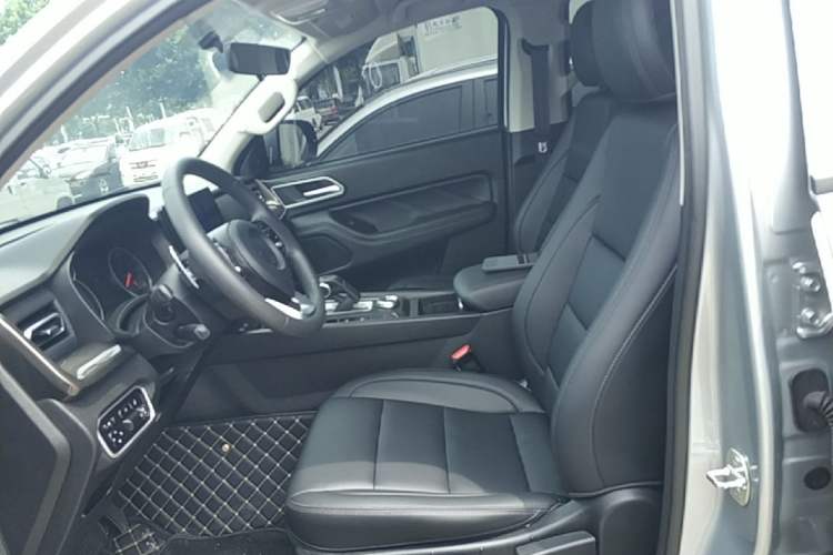 Used Great Wall Poer 2023 2.0T Commercial Version Automatic Diesel Two-Wheel Drive Elite Trim with Long Bed – GW4D20M Left Front Seat
