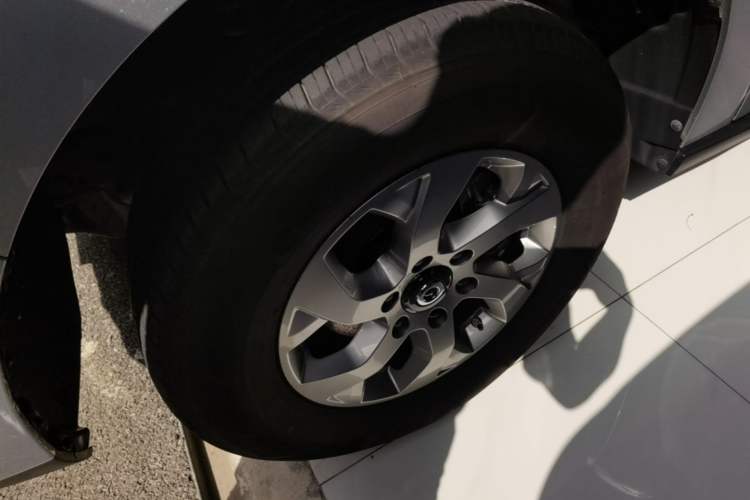 Used Great Wall Poer 2023 2.0T Commercial Version Automatic Gasoline 4x4 Navigation-Ready Long-Box GW4C20B Left Front Wheel Hub