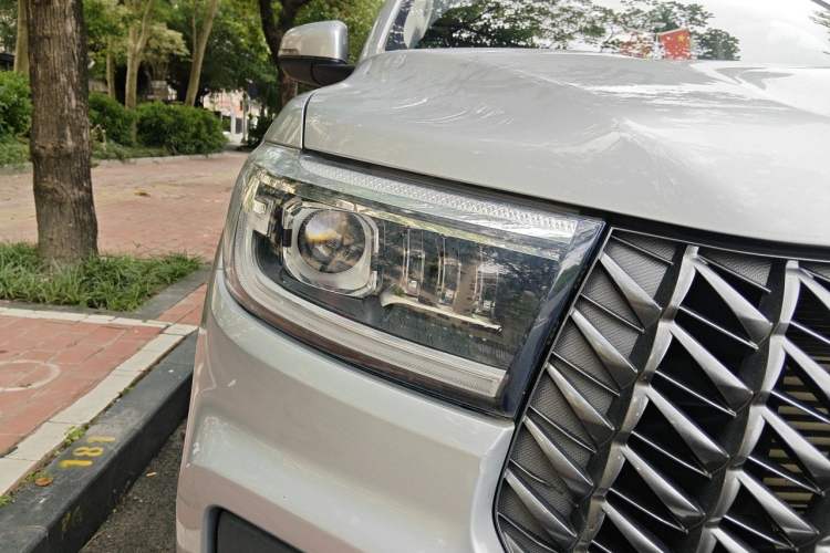 Used Great Wall Poer 2023 2.0T Commercial Version Automatic Diesel Two-Wheel Drive Elite Trim with Long Bed – GW4D20M Right Front Headlight
