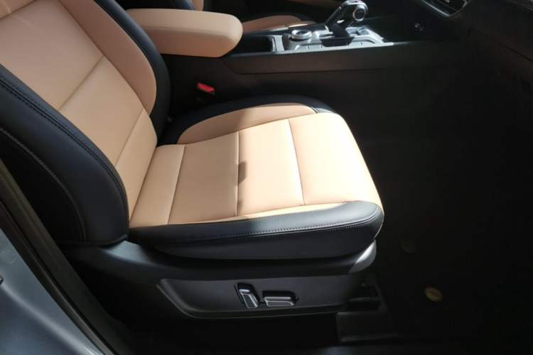 Used Great Wall Poer 2023 2.0T Commercial Version Automatic Gasoline 4x4 Navigation-Ready Long-Box GW4C20B Right Front Seat