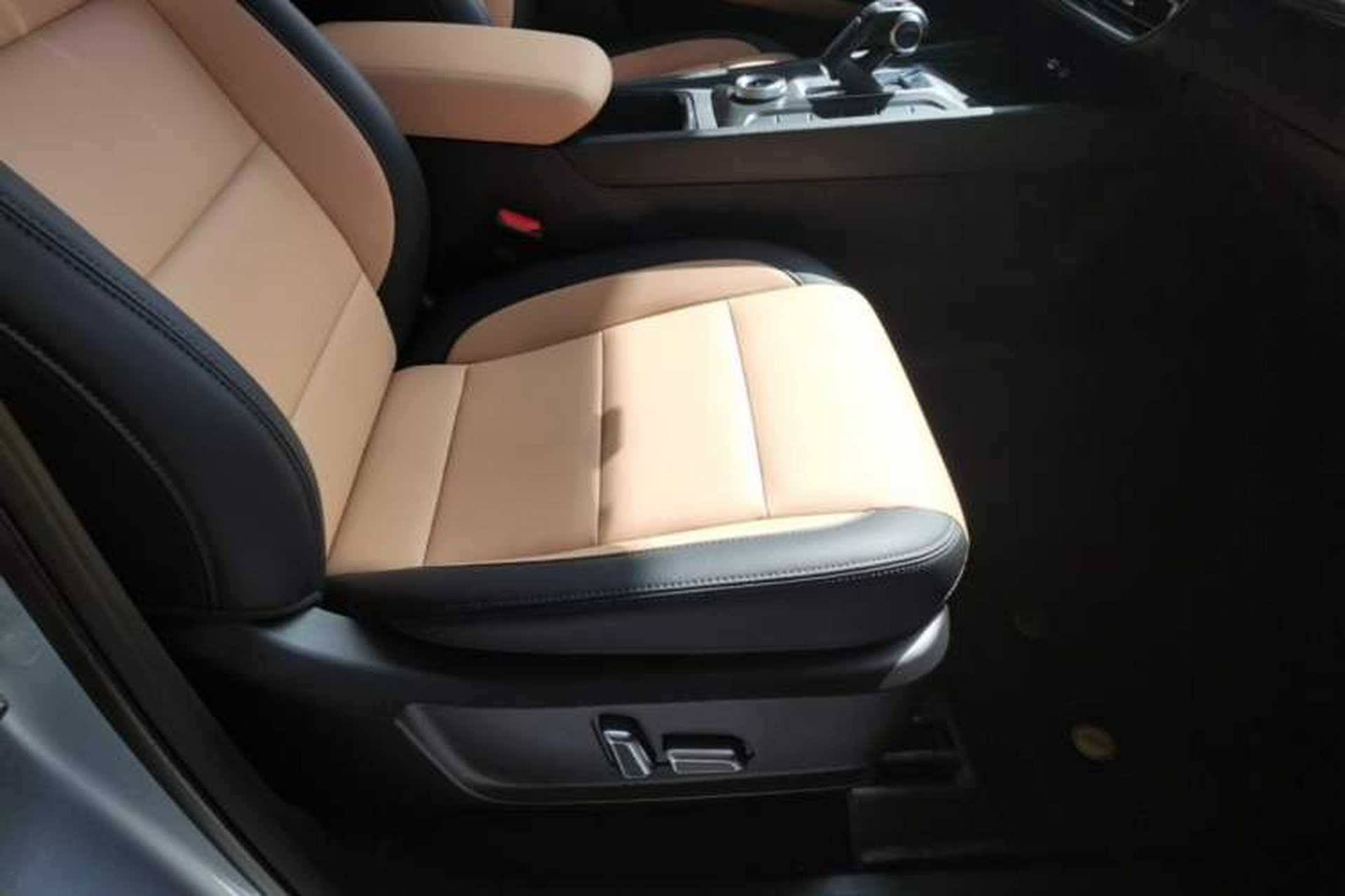Used Great Wall Poer 2023 2.0T Commercial Version Automatic Gasoline 4x4 Navigation-Ready Long-Box GW4C20B Right Front Seat