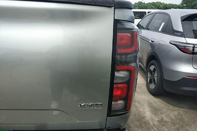 Used Great Wall Poer 2023 2.0T Commercial Version Automatic Diesel Two-Wheel Drive Elite Trim with Long Bed – GW4D20M Right Rear Taillight