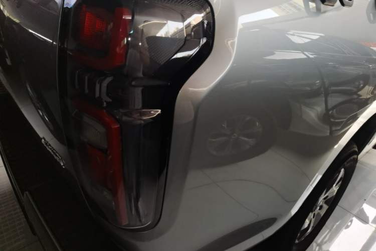 Used Great Wall Poer 2023 2.0T Commercial Version Automatic Gasoline 4x4 Navigation-Ready Long-Box GW4C20B Right Rear Taillight