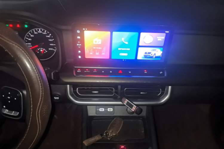 Used Great Wall Poer 2023 2.0T Commercial Version Automatic Diesel Two-Wheel Drive Elite Trim with Long Bed – GW4D20M Audio And AC Panel