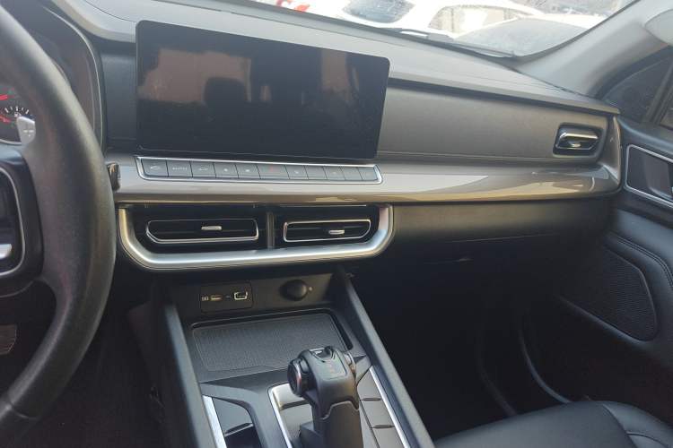 Used Great Wall Poer 2023 2.0T Commercial Version Automatic Diesel 4x4 Elite Long-Box GW4D20M Audio And AC Panel