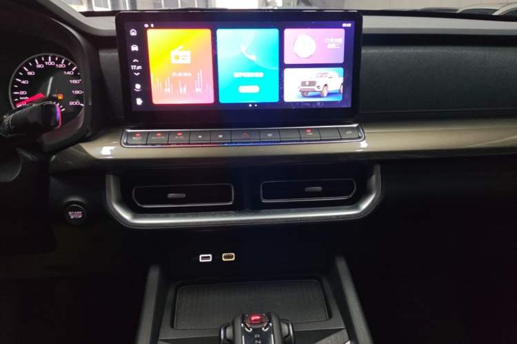 Used Great Wall Poer 2023 2.0T Commercial Version Automatic Gasoline Two-Wheel Drive Elite Trim with Long Bed – GW4C20B Audio And AC Panel