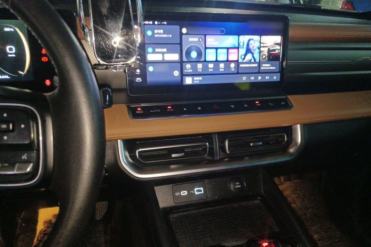 Used Great Wall Poer 2023 2.0T Passenger Version Automatic Gasoline 4x4 Sporty GW4C20B Audio And AC Panel