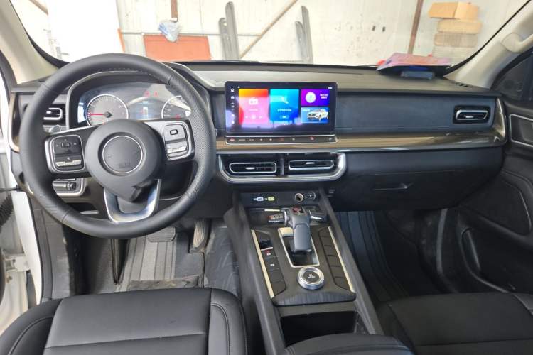 Used Great Wall Poer 2023 2.0T Commercial Version Automatic Gasoline 4x4 Navigation-Ready Long-Box GW4C20B Center Console