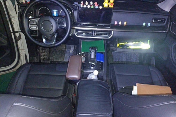 Used Great Wall Poer 2023 2.0T Commercial Version Automatic Diesel 4x4 Elite Long-Box GW4D20M Center Console