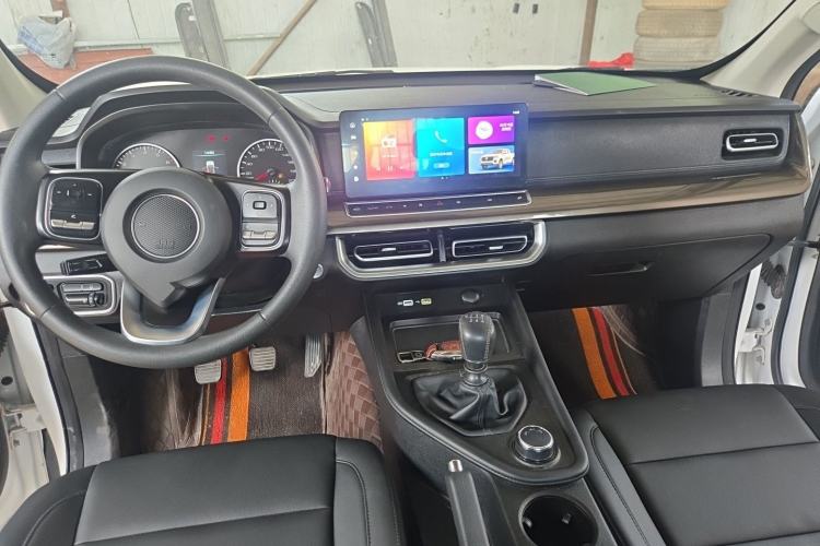 Used Great Wall Poer 2023 2.0T Commercial Version Manual Gasoline 4x4 Elite Long-Box GW4C20B Center Console