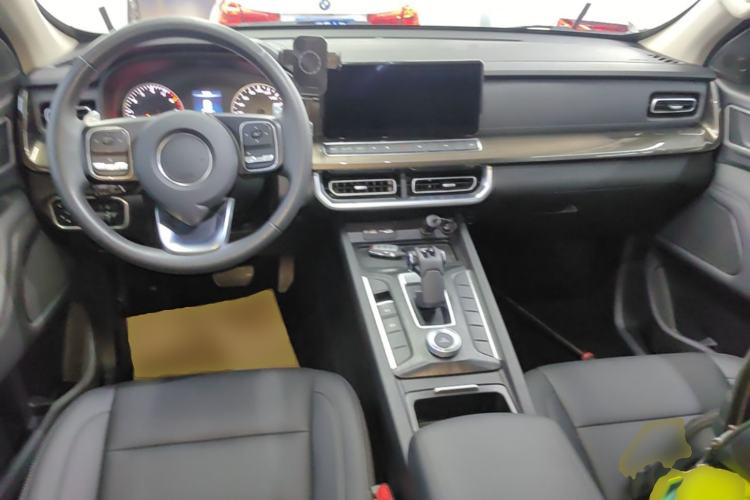 Used Great Wall Poer 2023 2.0T Commercial Version Automatic Gasoline 4x4 Elite Long-Box GW4C20B Center Console