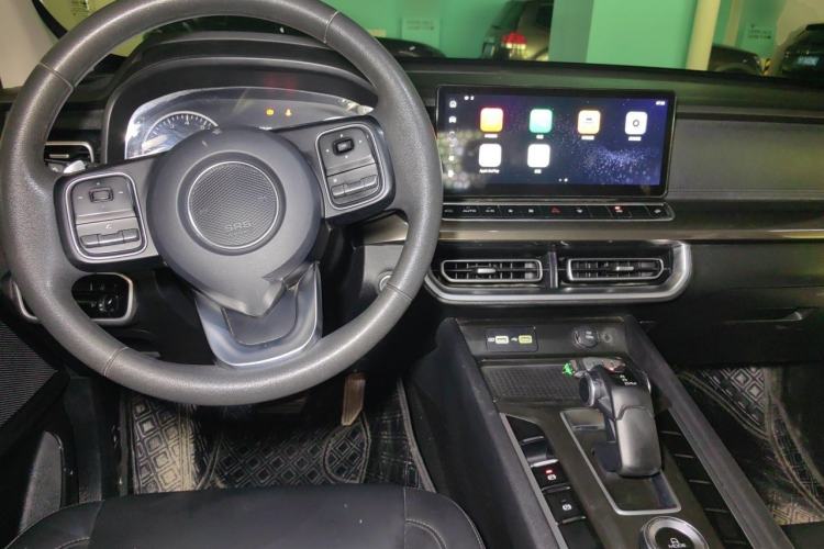 Used Great Wall Poer 2023 2.0T Commercial Version Automatic Gasoline Two-Wheel Drive Elite Trim with Long Bed – GW4C20B Center Console