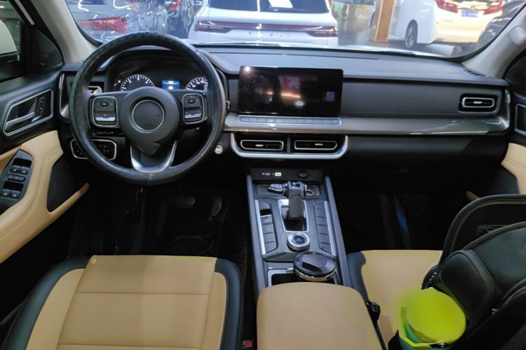 Used Great Wall Poer 2023 2.0T Commercial Version Automatic Diesel 4x4 Navigation Type Long Bed GW4D20M Center Console