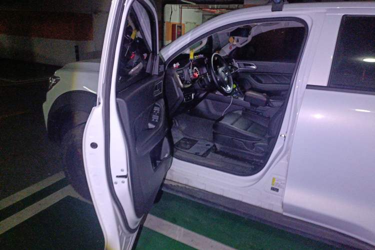 Used Great Wall Poer 2023 2.0T Commercial Version Automatic Diesel 4x4 Elite Long-Box GW4D20M Driver Seat