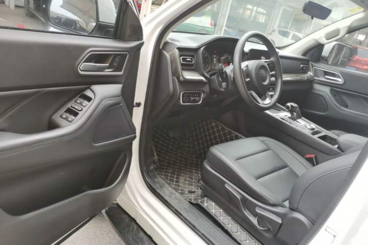Used Great Wall Poer 2023 2.0T Commercial Version Automatic Diesel Two-Wheel Drive Elite Trim with Long Bed – GW4D20M Driver Seat