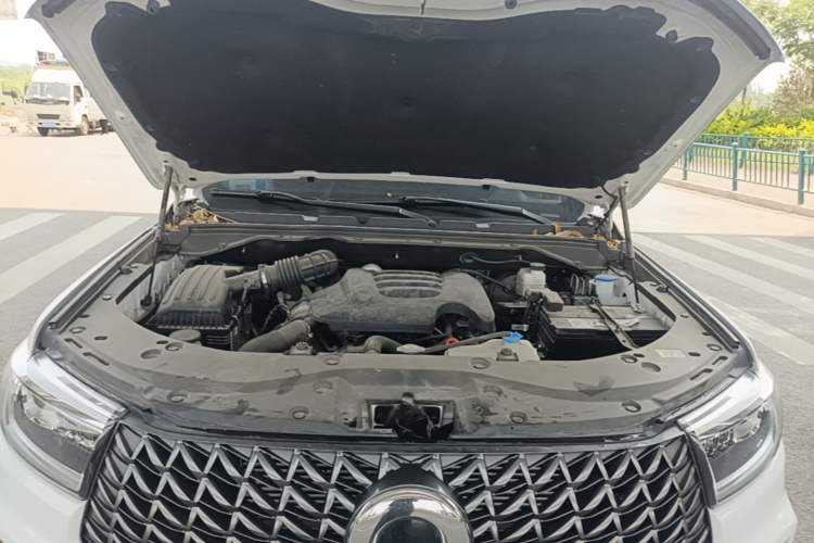 Used Great Wall Poer 2023 2.0T Commercial Version Automatic Diesel Two-Wheel Drive Elite Trim with Long Bed – GW4D20M Engine Bay