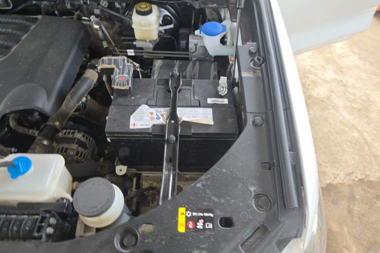 Used Great Wall Poer 2023 2.0T Commercial Version Automatic Gasoline 4x4 Navigation-Ready Long-Box GW4C20B Engine Bay Left