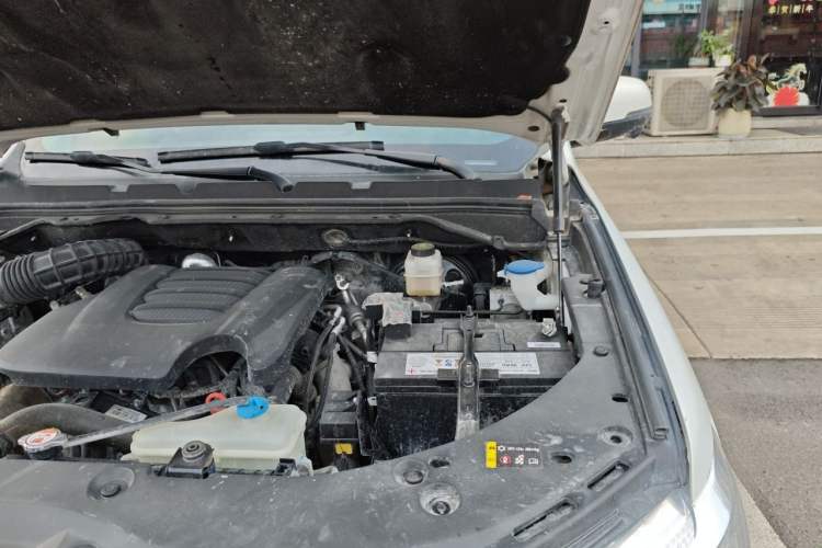 Used Great Wall Poer 2023 2.0T Commercial Version Automatic Diesel 4x4 Elite Standard Box GW4D20M Engine Bay Left