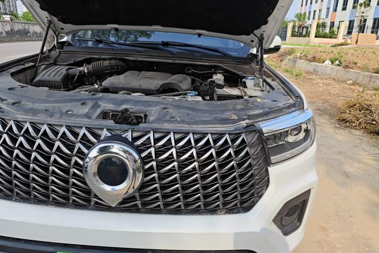Used Great Wall Poer 2023 2.0T Commercial Version Automatic Diesel Two-Wheel Drive Elite Trim with Long Bed – GW4D20M Engine Bay Left