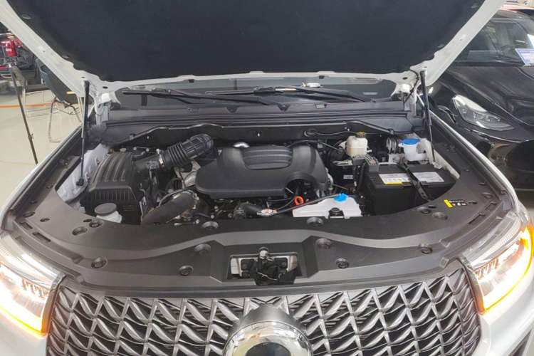 Used Great Wall Poer 2023 2.0T Commercial Version Automatic Diesel 4x4 Elite Long-Box GW4D20M Engine Bay