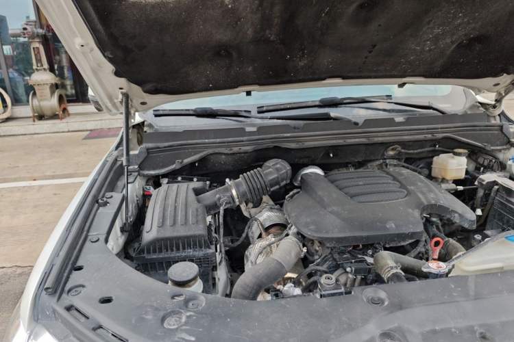 Used Great Wall Poer 2023 2.0T Commercial Version Automatic Diesel 4x4 Elite Standard Box GW4D20M Engine Bay Right