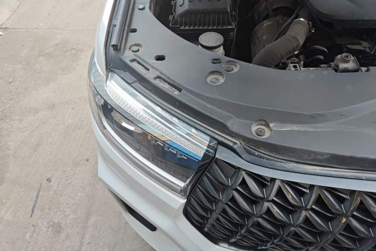 Used Great Wall Poer 2023 2.0T Commercial Version Automatic Diesel 4x4 Elite Long-Box GW4D20M Engine Bay Right