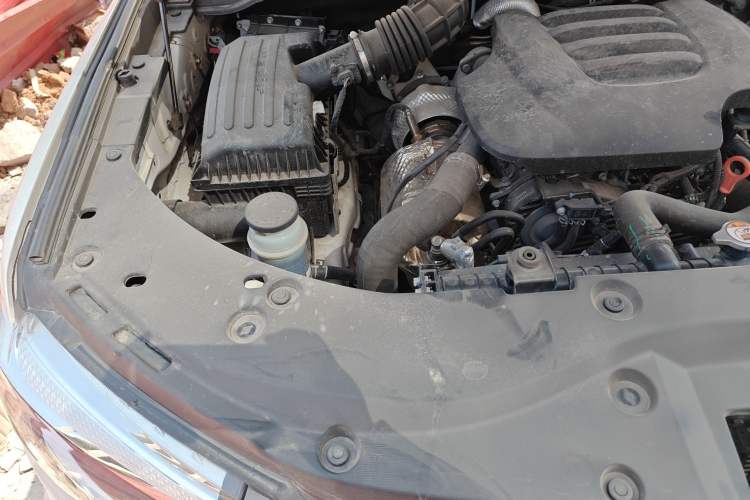 Used Great Wall Poer 2023 2.0T Commercial Version Automatic Diesel 4x4 Elite Long-Box GW4D20M Engine Bay Right