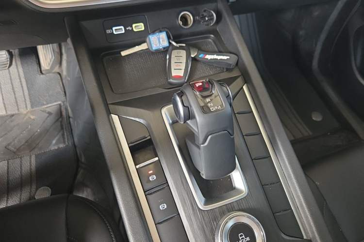 Used Great Wall Poer 2023 2.0T Commercial Version Automatic Gasoline 4x4 Navigation-Ready Long-Box GW4C20B Gear Lever
