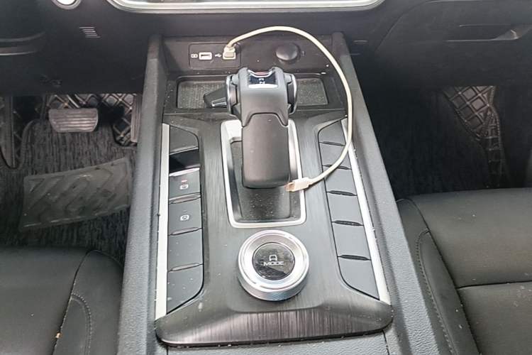 Used Great Wall Poer 2023 2.0T Commercial Version Automatic Diesel Two-Wheel Drive Elite Trim with Long Bed – GW4D20M Gear Lever