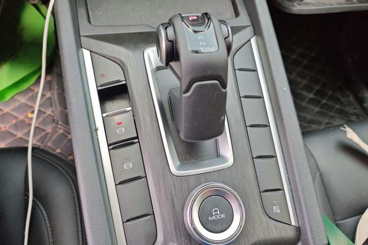Used Great Wall Poer 2023 2.0T Commercial Version Automatic Diesel 4x4 Elite Standard Box GW4D20M Gear Lever