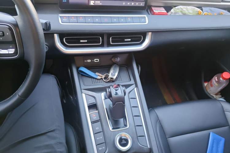 Used Great Wall Poer 2023 2.0T Passenger Version Automatic Gasoline Two-Wheel Drive Comfort Trim – GW4C20B Gear Lever