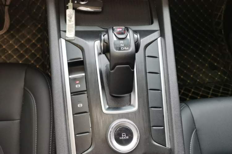 Used Great Wall Poer 2023 2.0T Commercial Version Automatic Diesel Two-Wheel Drive Elite Trim with Long Bed – GW4D20M Gear Lever
