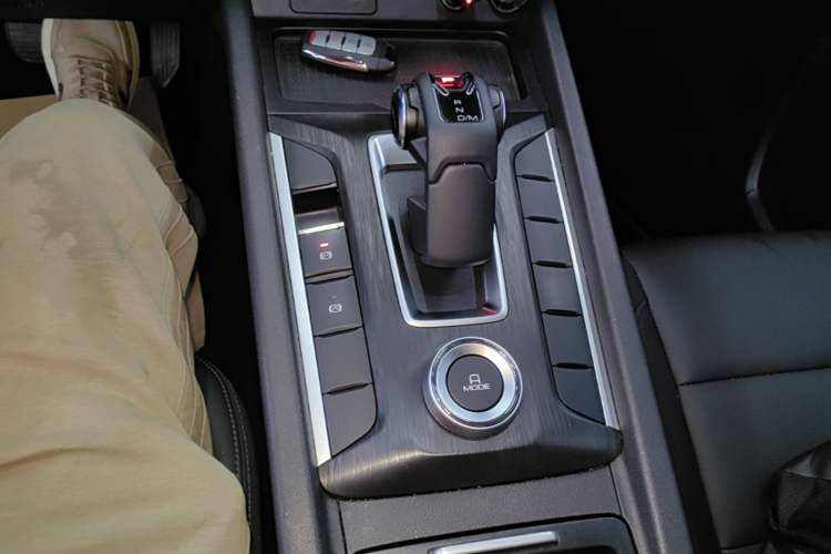 Used Great Wall Poer 2023 2.0T Commercial Version Automatic Gasoline 4x4 Elite Long-Box GW4C20B Gear Lever
