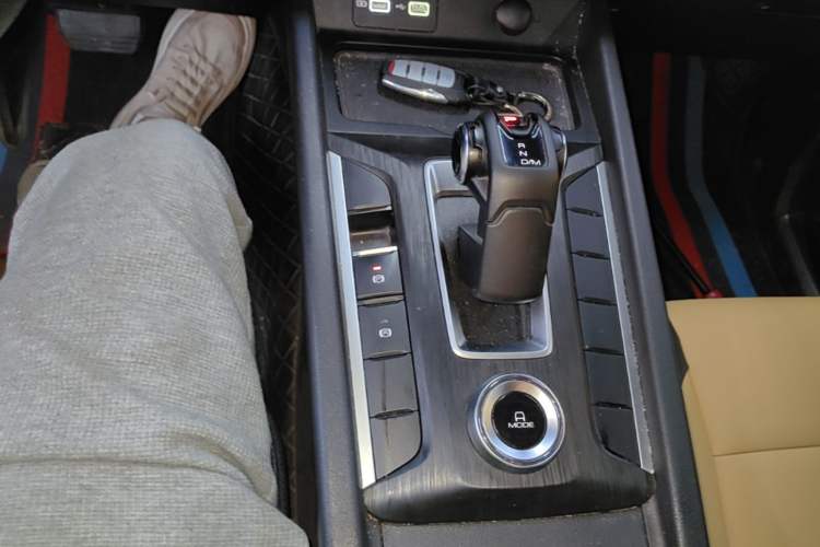 Used Great Wall Poer 2023 2.0T Commercial Version Automatic Diesel 4x4 Navigation Type Long Bed GW4D20M Gear Lever