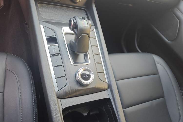 Used Great Wall Poer 2023 2.0T Commercial Version Automatic Diesel 4x4 Elite Long-Box GW4D20M Gear Lever