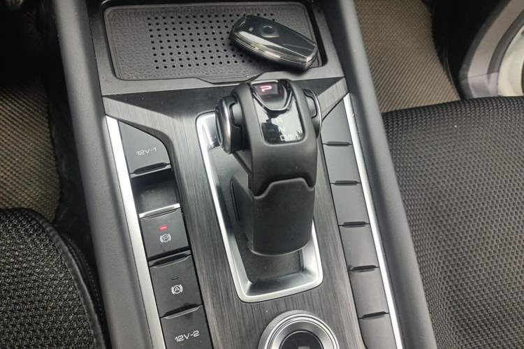 Used Great Wall Poer 2023 2.0T Passenger Version Automatic Gasoline Two-Wheel Drive Comfort Trim – GW4C20B Gear Lever