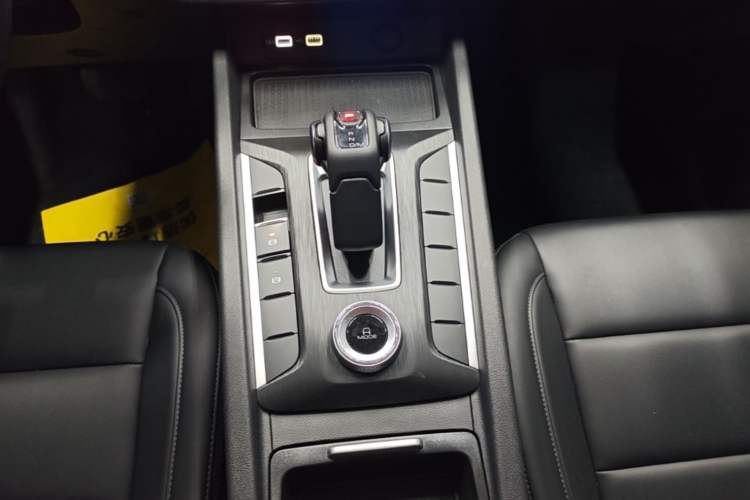 Used Great Wall Poer 2023 2.0T Commercial Version Automatic Gasoline Two-Wheel Drive Elite Trim with Long Bed – GW4C20B Gear Lever
