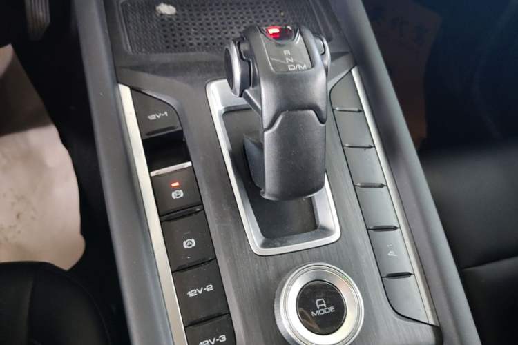 Used Great Wall Poer 2023 2.0T Passenger Version Automatic Diesel 4x4 Comfort Trim – GW4D20M Gear Lever