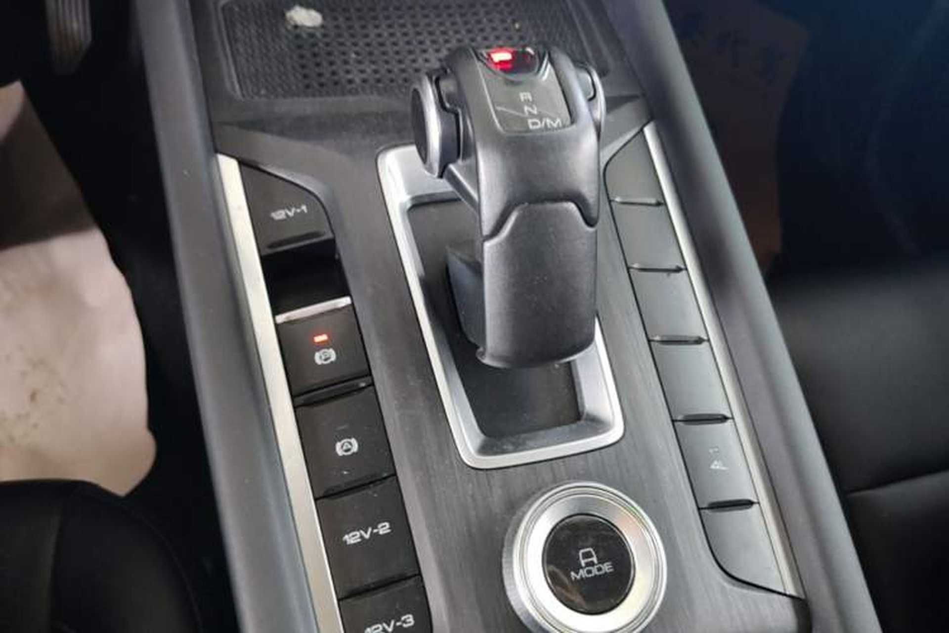 Used Great Wall Poer 2023 2.0T Passenger Version Automatic Diesel 4x4 Comfort Trim – GW4D20M Gear Lever
