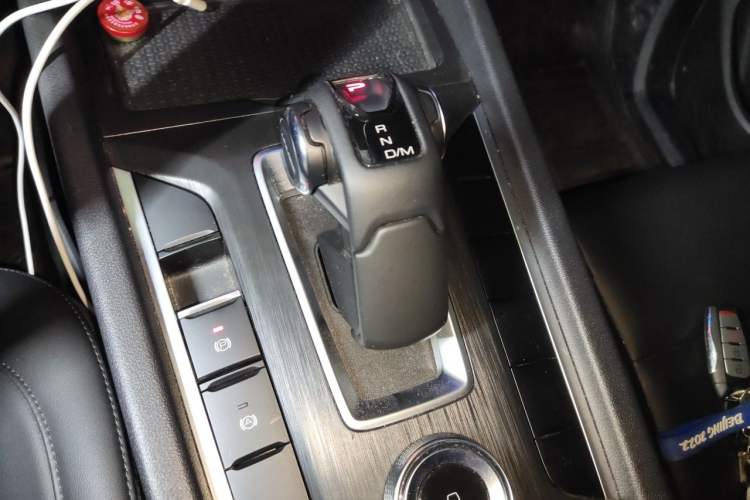 Used Great Wall Poer 2023 2.0T Commercial Version Automatic Gasoline Two-Wheel Drive Elite Trim with Long Bed – GW4C20B Gear Lever