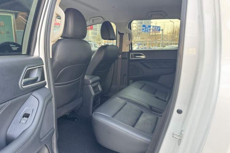 Used Great Wall Poer 2023 2.0T Commercial Version Automatic Diesel 4x4 Elite Long-Box GW4D20M Interior 3