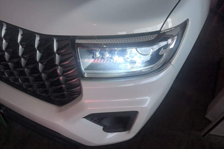 Used Great Wall Poer 2023 2.0T Commercial Version Automatic Diesel Two-Wheel Drive Elite Trim with Long Bed – GW4D20M Left Front Headlight