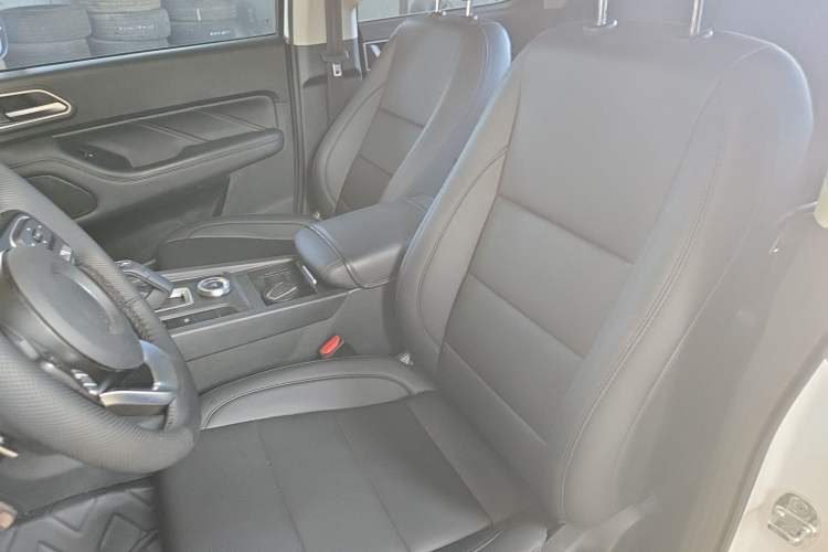 Used Great Wall Poer 2023 2.0T Commercial Version Automatic Gasoline 4x4 Navigation-Ready Long-Box GW4C20B Left Front Seat