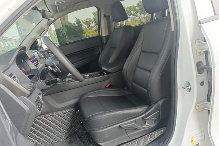 Used Great Wall Poer 2023 2.0T Commercial Version Automatic Diesel Two-Wheel Drive Elite Trim with Long Bed – GW4D20M Left Front Seat