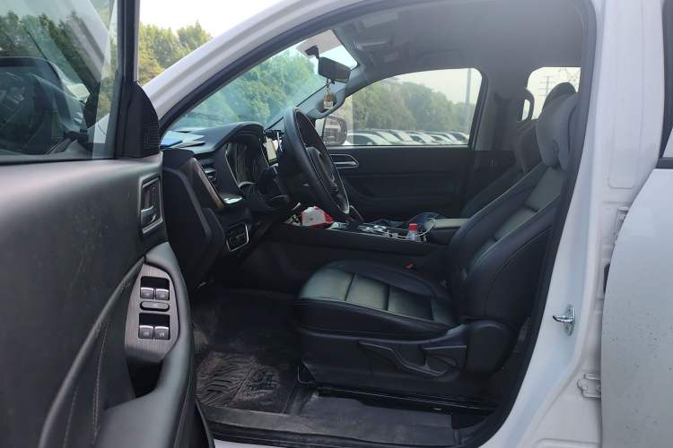 Used Great Wall Poer 2023 2.0T Commercial Version Automatic Diesel Two-Wheel Drive Elite Trim with Long Bed – GW4D20M Left Front Seat