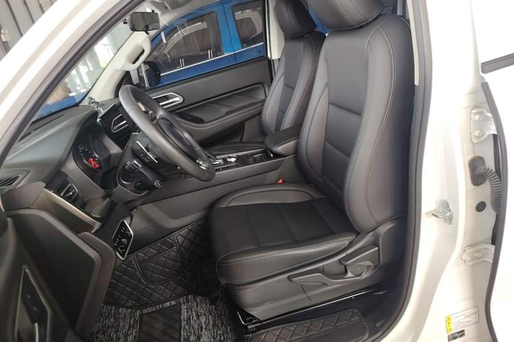 Used Great Wall Poer 2023 2.0T Commercial Version Automatic Gasoline Two-Wheel Drive Elite Trim with Long Bed – GW4C20B Left Front Seat