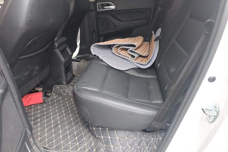 Used Great Wall Poer 2023 2.0T Commercial Version Automatic Diesel 4x4 Long Bed Business-Grade Model Left Rear Seat