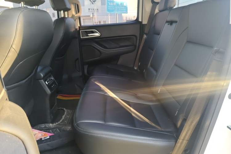 Used Great Wall Poer 2023 2.0T Passenger Version Automatic Gasoline Two-Wheel Drive Comfort Trim – GW4C20B Left Rear Seat
