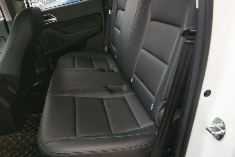 Used Great Wall Poer 2023 2.0T Commercial Version Automatic Diesel Two-Wheel Drive Elite Trim with Long Bed – GW4D20M Left Rear Seat