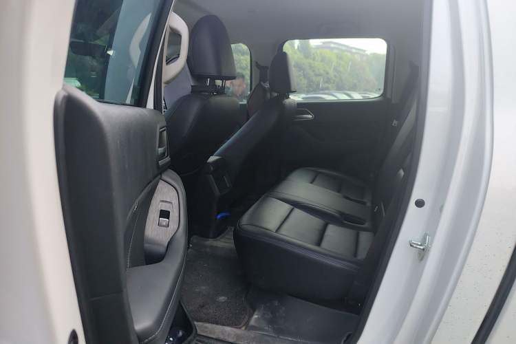 Used Great Wall Poer 2023 2.0T Commercial Version Automatic Diesel Two-Wheel Drive Elite Trim with Long Bed – GW4D20M Left Rear Seat